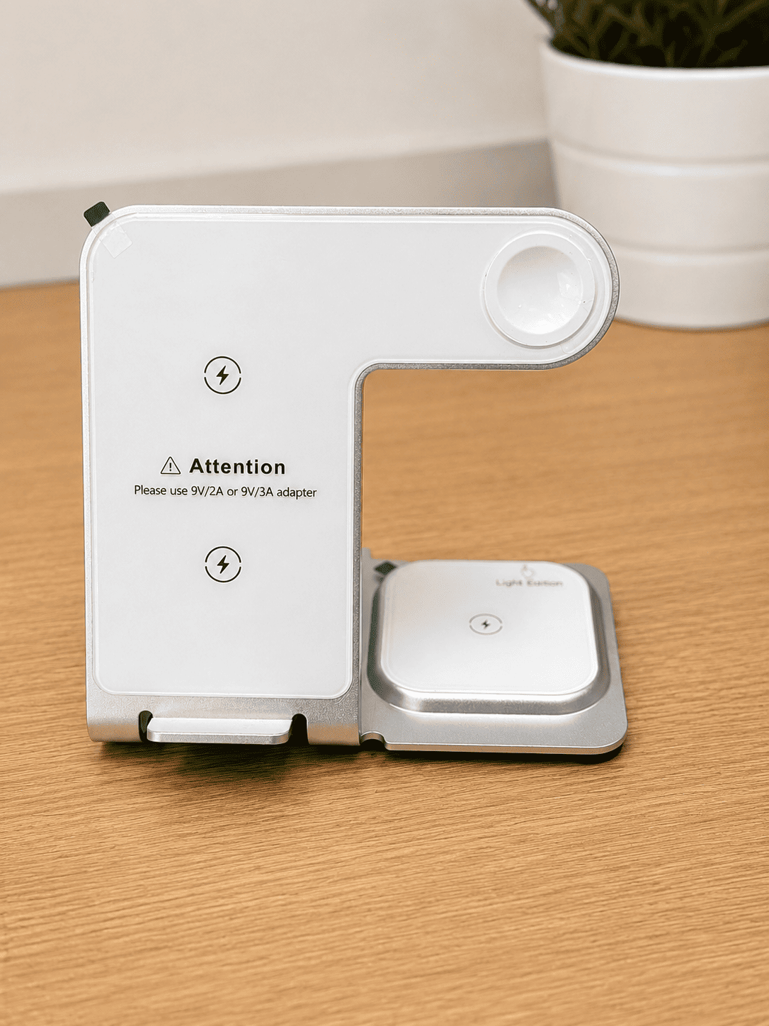 Безжична зарядна станция 3-в-1 за iPhone, Apple Watch и AirPods