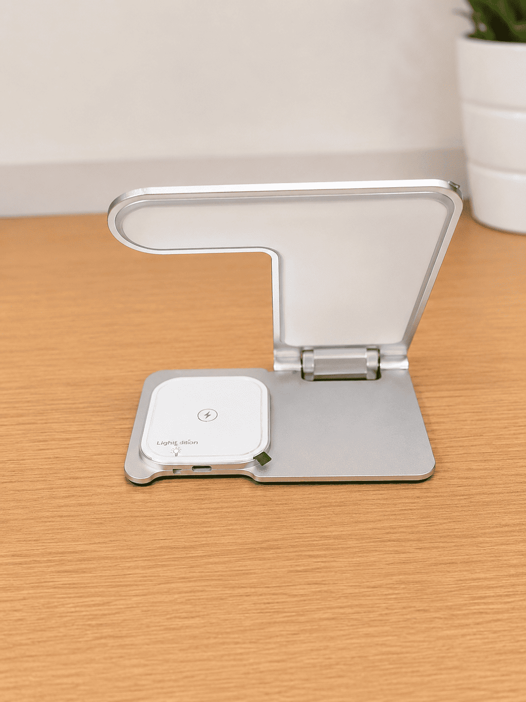 Безжична зарядна станция 3-в-1 за iPhone, Apple Watch и AirPods