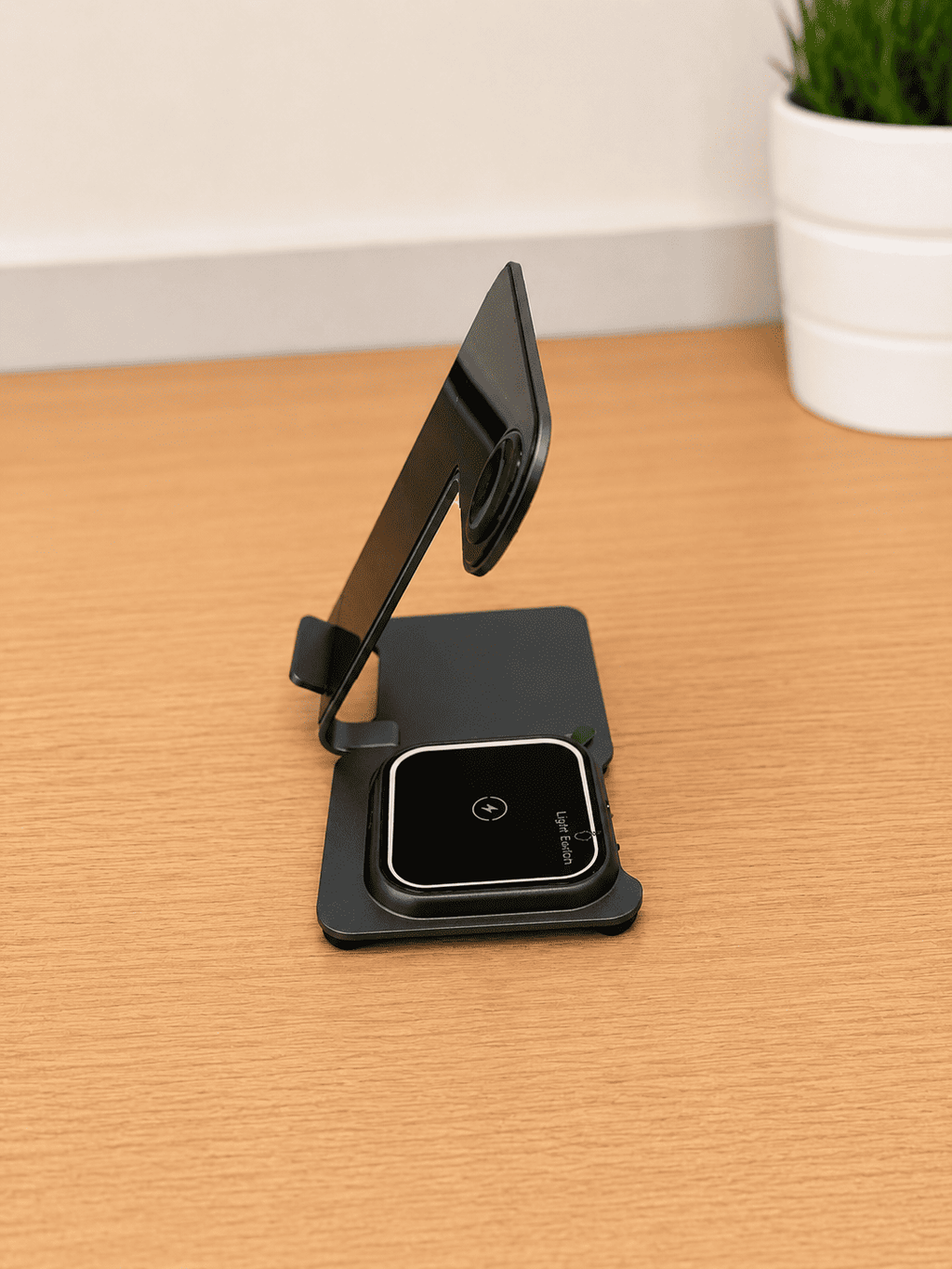 Безжична зарядна станция 3-в-1 за iPhone, Apple Watch и AirPods